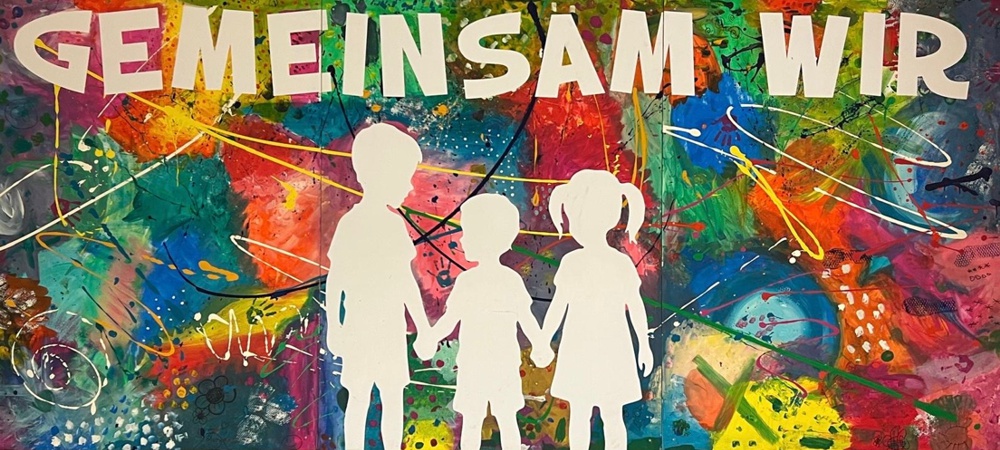 Text: Gemeinsam Wir mit Kinder im Vordergrund